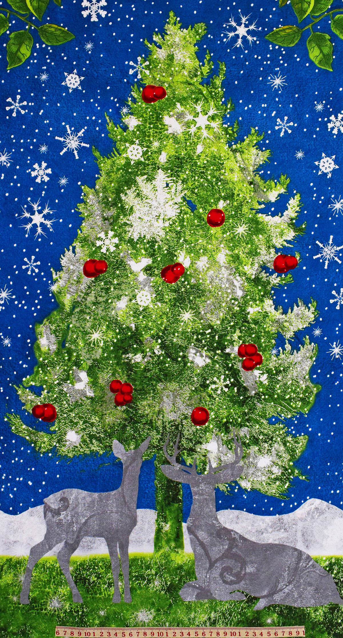 Fairy Cotton / クリスマス・ツリーの下で休む鹿の親子 クリスマス・タペストリー・パネル 58.5*110